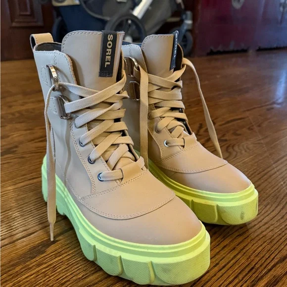 Sorel Beige and Bright Green Boots - Picture 3 of 7